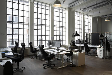 Creative office with desks and chairs - MASF23351