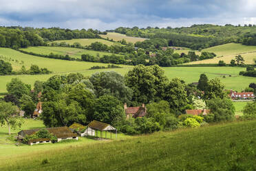 Das Dorf Skirmett im lieblichen Hambleden-Tal in den Chiltern Hills bei Henley-on-Thames, Skirmett, Buckinghamshire, England, Vereinigtes Königreich, Europa - RHPLF19750