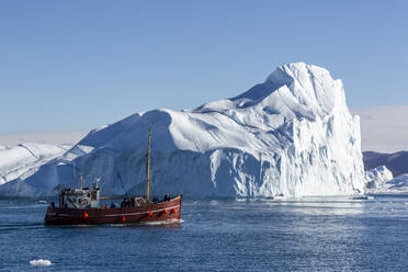 Touren zwischen Eisbergen, die vom Jakobshavn Isbrae-Gletscher gekalbt wurden, UNESCO-Welterbe, Ilulissat, Grönland, Polarregionen - RHPLF19762