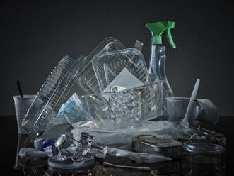 Studio shot of small heap of plastic and aluminum garbage - DIKF00587