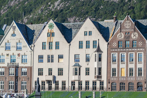 Norwegen, Bergen, Hanseatische Stadthäuser von Bryggen - RUNF04403