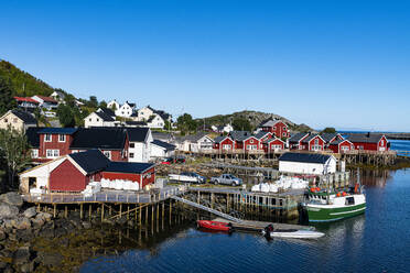 Dorf am Meer von Reine, Lofoten, Norwegen - RUNF04433