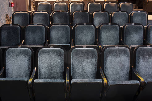 Sitze im leeren Theater - VGF00373