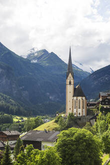 Österreich, Kärnten, Heiligenblut, Kirche in den Alpen - AIF00703