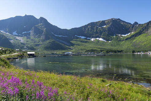 Scenic view of springtime lake and mountains on Senja island - RUNF04450