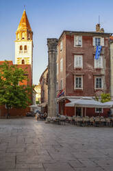 Kroatien, Gespanschaft Zadar, Zadar, Römische Säule am Five Wells Square - MAMF01811