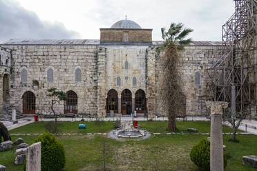 Türkei, Provinz Izmir, Selcuk, Innenhof der Isa Bey Moschee - TAMF02979