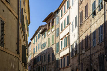 Italien, Toskana, Siena, Reihe historischer Stadthäuser - MAMF01828