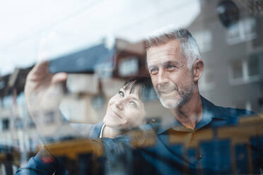 Businessman taking selfie with colleague in coffee shop - JOSEF04631