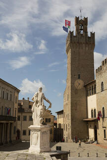 Italy Province of Arezzo Arezzo Statue of Ferdinando I de