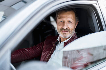 Mature man sitting in car - DIGF15664