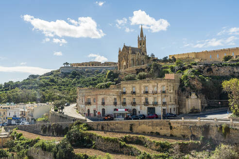 Blick auf die berühmte historische Kirche in der Stadt Gozo, Malta - TAMF03058