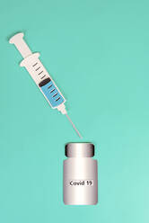 2D paper cutouts of filled syringe and bottle of vaccine - AWDF00764