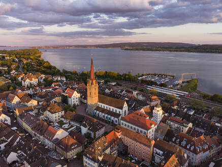 Germany, Baden-Wurttemberg, Radolfzell am Bodensee, Aerial view of lakeshore town at dusk - ELF02378