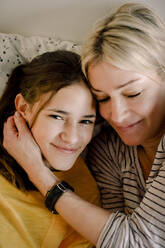 Portrait of smiling girl with blond mother - MASF23828