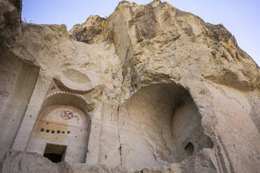 Turkey, Nevsehir Province, Goreme, Collapsing wall of Goreme Open Air Museum - TAMF03093