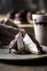 Halved chocolate marshmallow - SBDF04488