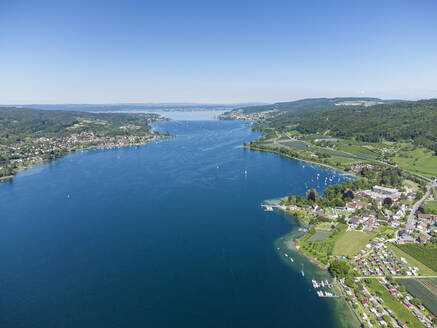 Schweiz, Thurgau, Luftaufnahme des Bodensees und der umliegenden Städte im Sommer - ELF02382