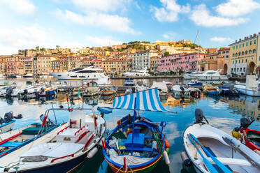 Hafen von Portoferraio, dicht an dicht vertäute Boote - MINF16189