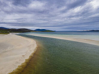 Bewölkter Himmel über Luskentyre Beach - RUNF04519