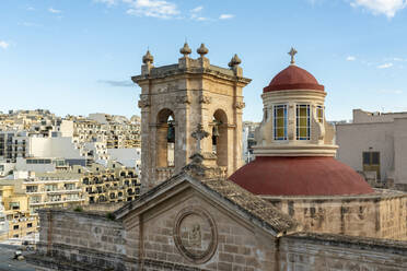 Malta, Nördliche Region, Mellieha, Glockenturm und Kuppel der Pfarrkirche Nativity of Virgin Mary - TAMF03105