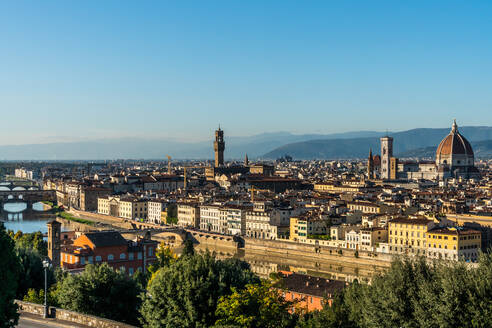 Luftaufnahme in der Nachmittagssonne von Florenz vom Piazzale Michelangelo, Toskana, Italien, Europa - RHPLF19789