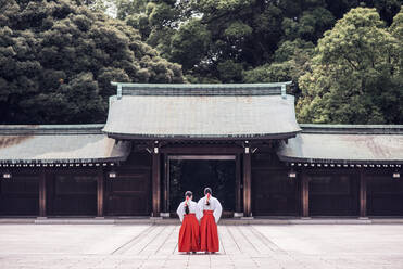 Two young women in traditional dress standing at the Western gateway to the Purple  Forbidden City, Hue, Vietnam, Indochina, Southeast Asia, Asia stock photo