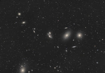 Astrofotografie der Markarians-Kette, die Teil des Virgo-Haufens ist - THGF00089