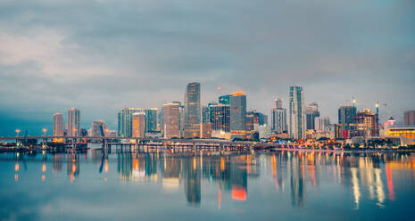 Miami Stadt Skyline schönen Ort florida usa Reflexionen Gebäude - CAVF94346