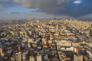 Türkei, Istanbul, Luftbild der Wolken über Beyoglu und Ortakoy Bereich - TAMF03113