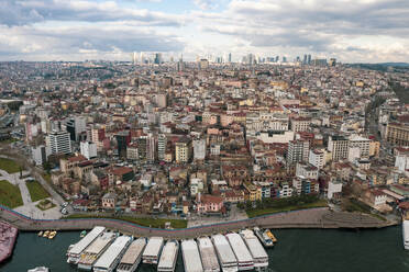 Türkei, Istanbul, Luftaufnahme der Stadtteile Beyoglu und Karakoy - TAMF03114