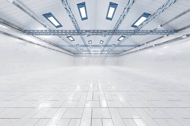 Dreidimensionales Rendering einer hellen, leeren Lagerhalle mit gefliestem Boden - SPCF01458