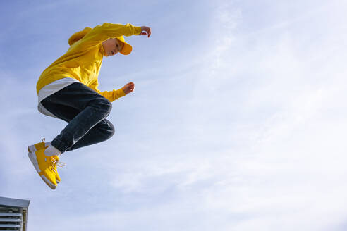 Boy jumping on sunny day - VPIF04232