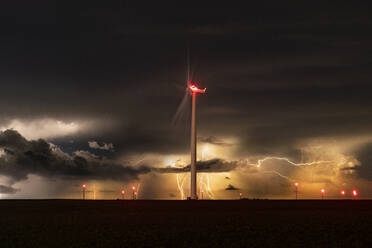 Massiver Blitzeinschlag in Windpark in Colorado - CAVF94475