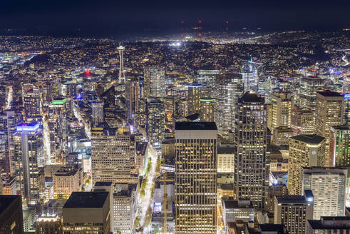 Seattle Skyline bei Nacht von oben mit der Space Needle - CAVF94532