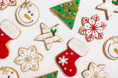 Pattern of various Christmas cookies flat laid against white background - FLMF00560