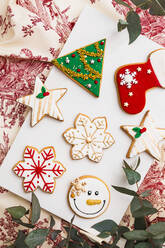 Tray with various Christmas cookies - FLMF00561