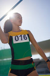 Leichtathletin beim Speerwurf - CAIF31408