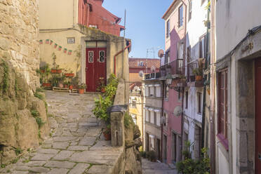 Portugal, Porto, Narrow alley and old apartment buildings - ISF24748