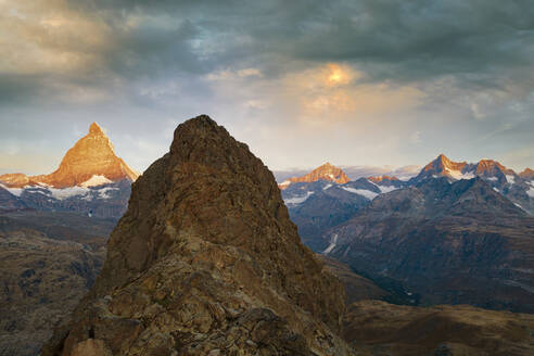 Sonnenaufgang über Matterhorn und Dent Blanche vom Riffelhorn aus gesehen, Luftbild, Zermatt, Kanton Wallis, Schweiz, Europa - RHPLF20004