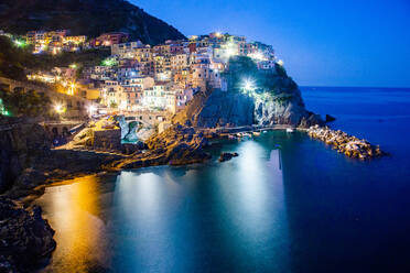 Picturesque village of Manarola in Cinque Terre, UNESCO World Heritage Site, province of La Spezia, Liguria region, Italy, Europe - RHPLF20050