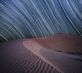 Äquatorialer Sternenweg über Sanddünen in der Wüste Rub al Khali, Oman, Naher Osten - RHPLF20065