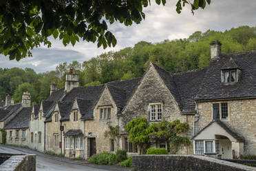 Cottages in dem malerischen Cotswolds-Dorf Castle Combe, Wiltshire, England, Vereinigtes Königreich, Europa - RHPLF20094