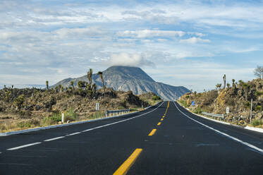 Straße zum Vulkan El Pizarro, Puebla, Mexiko, Nordamerika - RHPLF20116