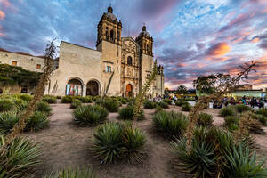 Kirche von Santo Domingo de Guzman bei Sonnenuntergang, Oaxaca, Mexiko, Nordamerika - RHPLF20126