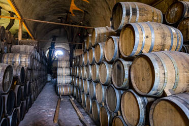 Altes Lager für Tequila-Fässer, Tequila-Fabrik La Cofradia, UNESCO-Weltkulturerbe, Tequila, Jalisco, Mexiko, Nordamerika - RHPLF20136