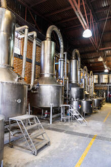 Destillerie in der Tequila-Fabrik La Cofradia, UNESCO-Weltkulturerbe, Tequila, Jalisco, Mexiko, Nordamerika - RHPLF20138