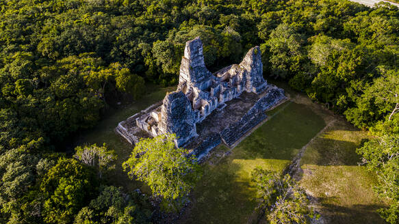 Luftaufnahme der Maya-Ruinen von Xpujil, Campeche, Mexiko, Nordamerika - RHPLF20159