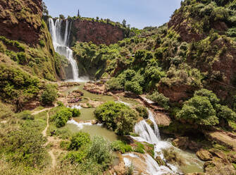 Ouzoud-Wasserfall in der Nähe des Dorfes Tanaghmeilt im Mittleren Atlas, Blick von oben, Provinz Azilal, Region Beni Mellal-Khenifra, Marokko, Nordafrika, Afrika - RHPLF20186