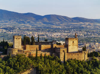 Die Alhambra, eine Palast- und Festungsanlage, Sonnenuntergang, UNESCO-Weltkulturerbe, Granada, Andalusien, Spanien, Europa - RHPLF20193